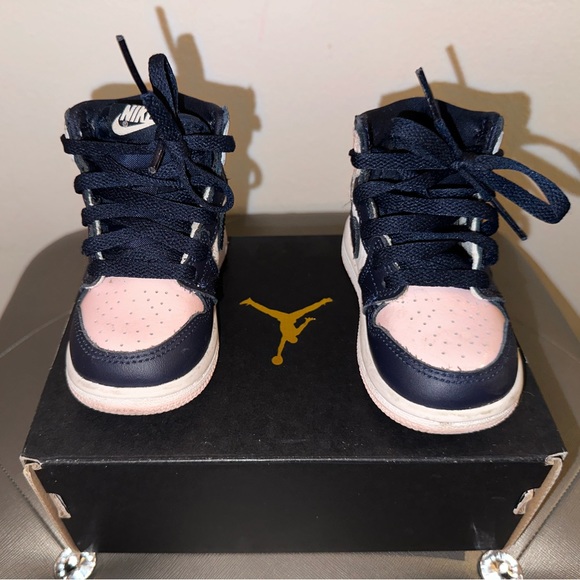 Barely worn Jordan 1s excellent condition original box size 5c - Picture 3 of 7